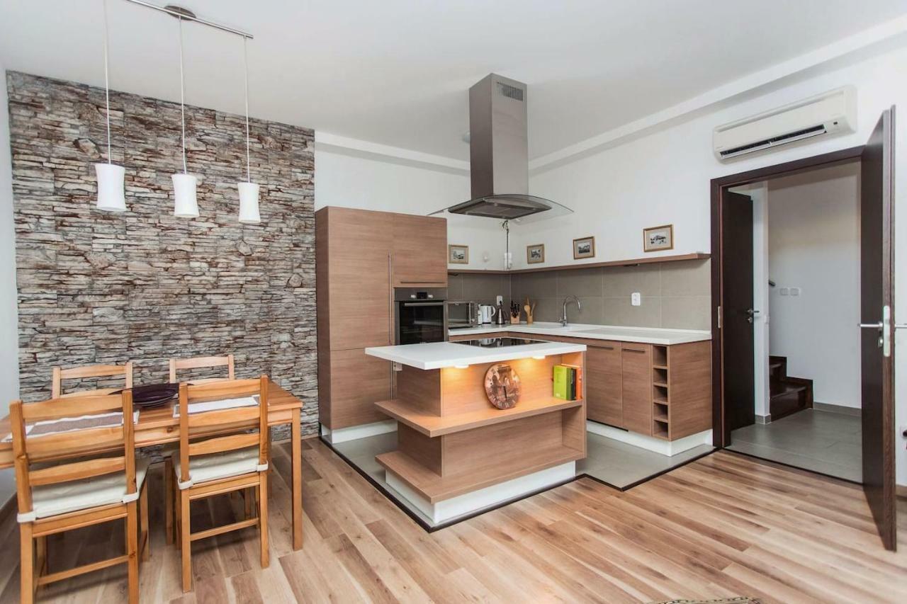 Szondi Duplex